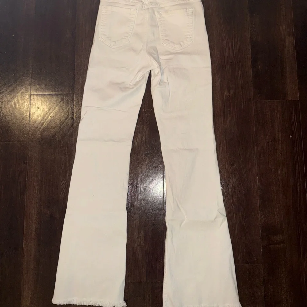women’s white bell bottom jeans size 28 - Picture 3 of 4